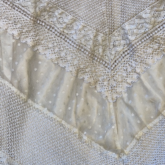 Reba lace blouse - Picture 2 of 3